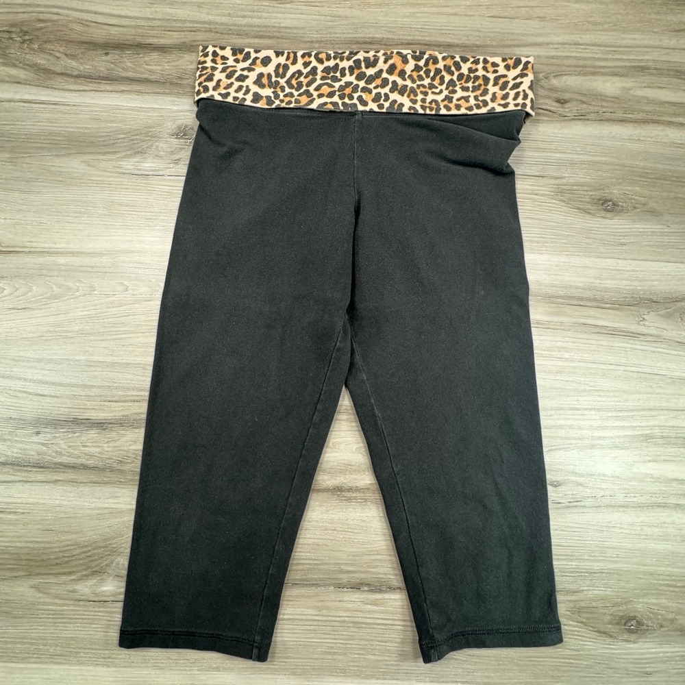PINK Victoria's Secret Black Leopard Print Foldover Yoga Capri Leggings Womens M - Picture 2 of 12
